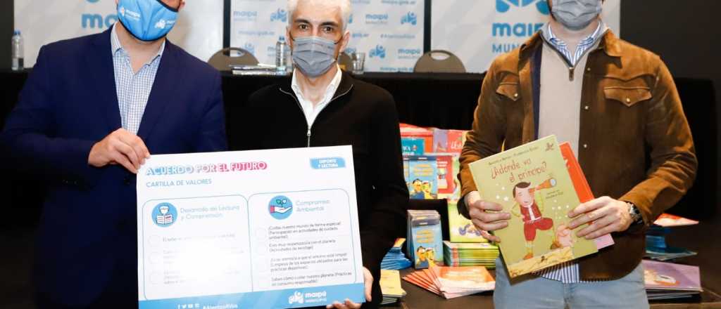 Acuerdo por el futuro: Maipú recibió una donación de mil libros