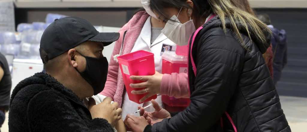 Mendoza habilita a mayores de 40 para combinar vacunas