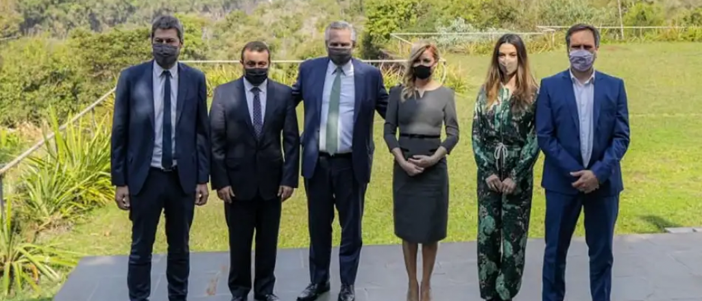 En medio de la tensi&oacute;n, Alberto fue con Fabiola a un acto en Misiones