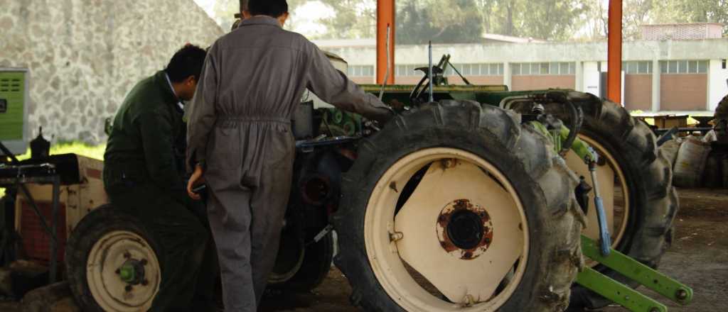 Alvear dictó un curso de arreglo de tractores para productores