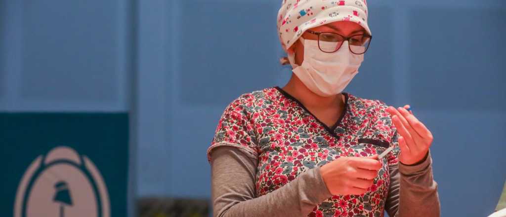 El lunes habilitarán la inscripción para la tercera dosis para mayores de 70