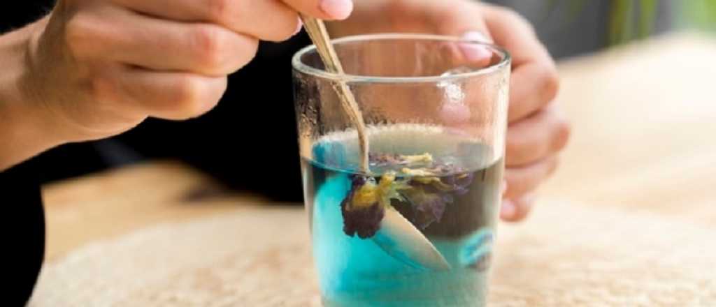 Cómo preparar el té azul que funciona como rejuvenecedor