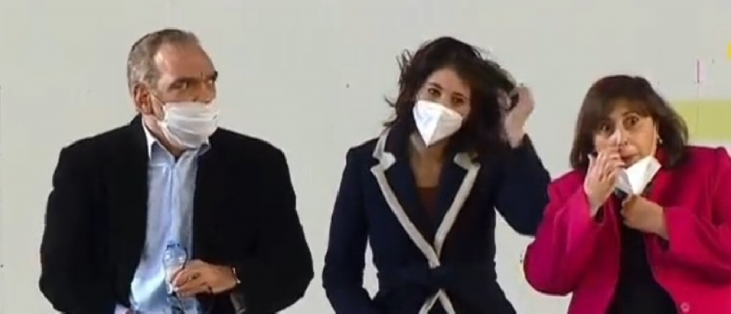 Video: un diputado se rasc&oacute; los test&iacute;culos durante un acto de Vidal