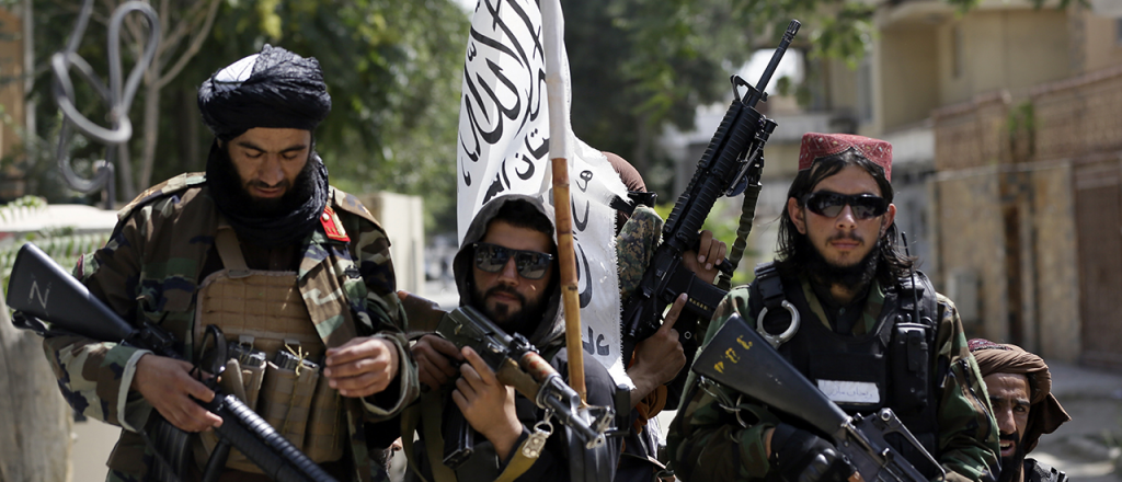 ¿Qué es ISIS-K, el grupo que se adjudicó los atentados en Afganistán?