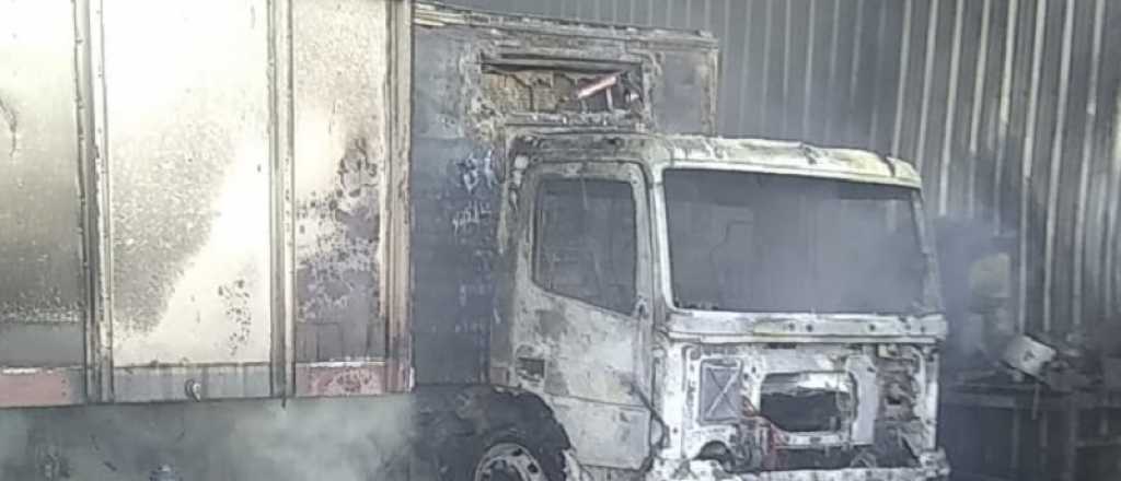 Se produjo un incendio en un dep&oacute;sito de &Aacute;tomo en Las Heras