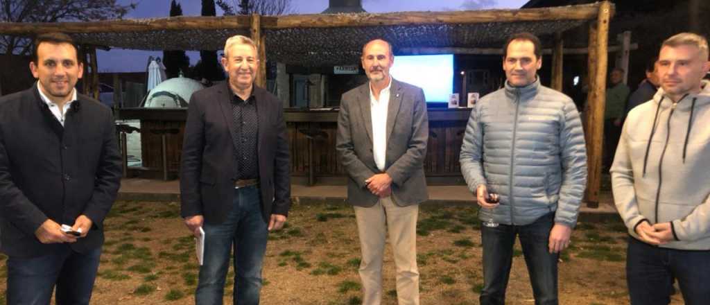 Republicanos Unidos present&oacute; su libro sobre tem&aacute;ticas econ&oacute;micas 