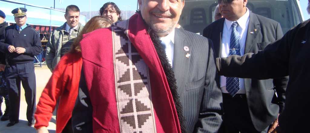 Difunden video del ex gobernador riojano haciendo un tr&iacute;o con una menor