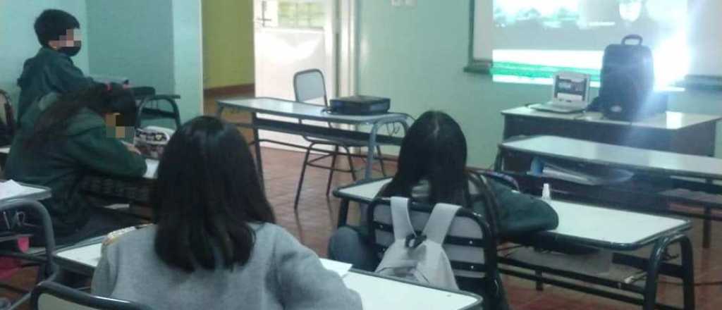 Aislaron a 400 alumnos de una escuela de Maipú por casos de Covid
