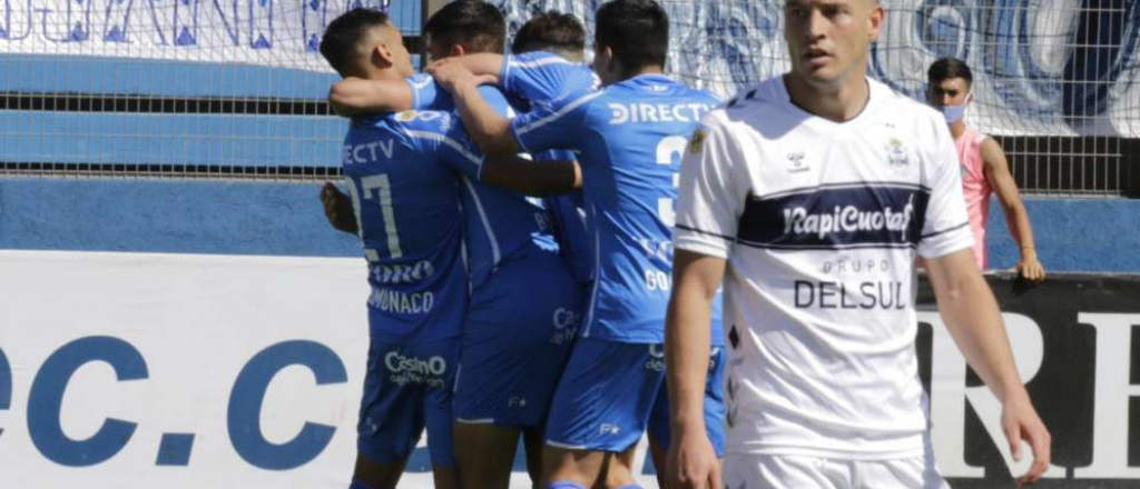 El Tomba se luci&oacute; y gole&oacute; a Gimnasia en el debut de Flores