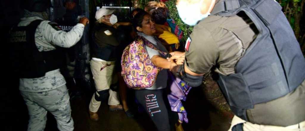 Video: disuelven caravana de migrantes que iba de M&eacute;xico a EE.UU.