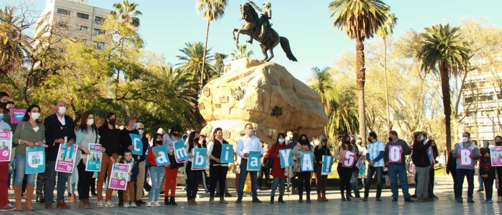 Cambia Ya cerró su campaña en el monumento a San Martín