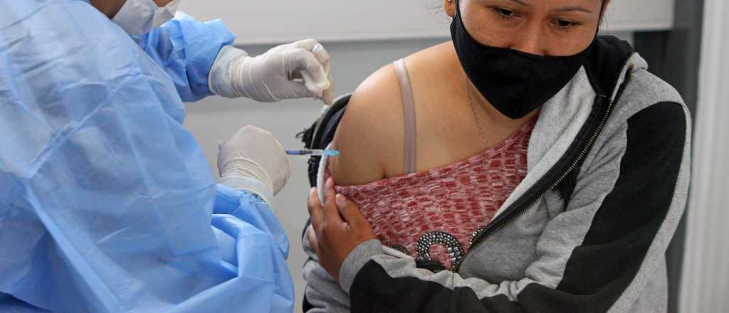 Así continúa la vacunación en los barrios de Godoy Cruz