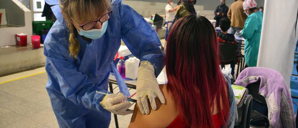 Los centros de vacunación de Mendoza están abiertos, pese al feriado