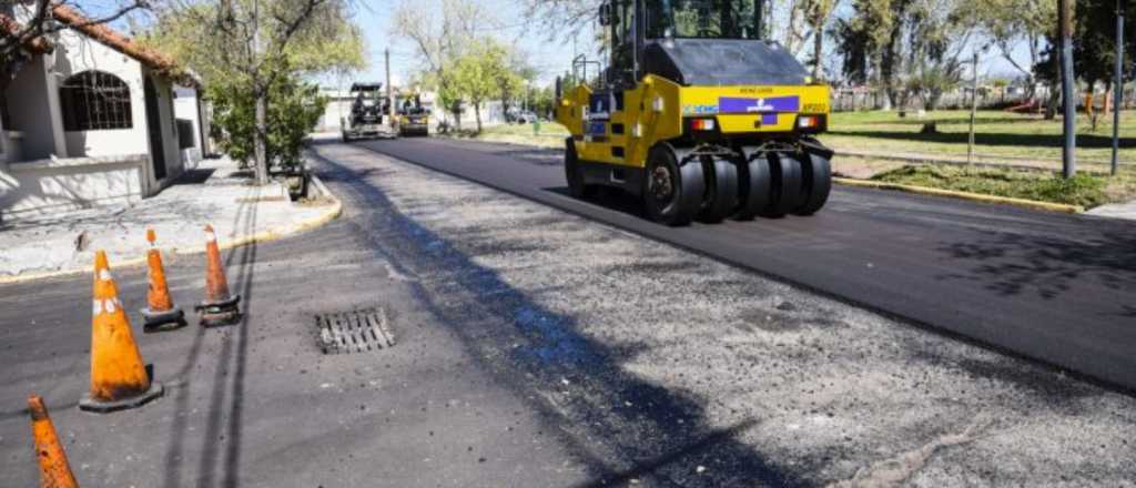 Guaymallén recupera el asfalto del barrio Viajantes