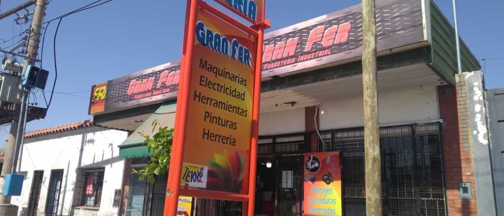 Robaron m&aacute;quinas y dinero de una ferreter&iacute;a de Guaymall&eacute;n