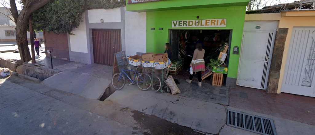 Hirieron a un verdulero y a una clienta en un asalto en Guaymallén 