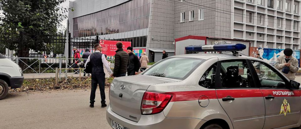 Un estudiante armado mató a ocho personas en una universidad rusa
