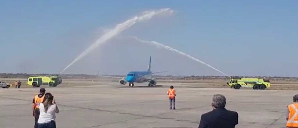 Video: el ritual inaugural al primer vuelo internacional que llegó a Mendoza