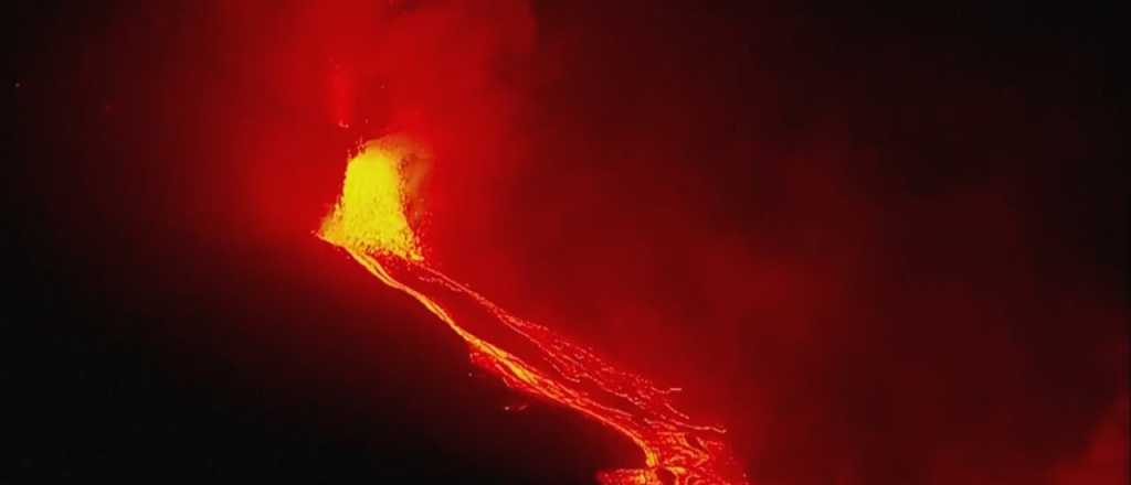 Videos: el volcán de La Palma volvió a entrar en erupción