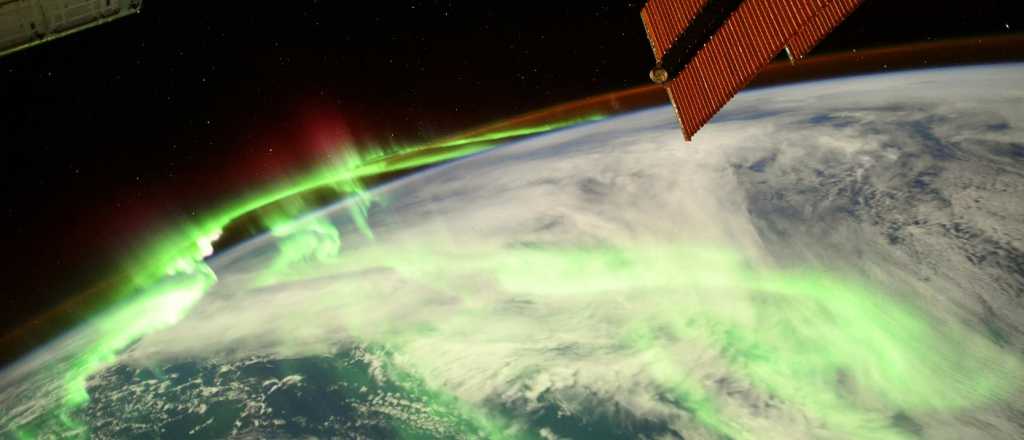 ¿Por qué la Tierra brilla de "verde" desde el espacio? 