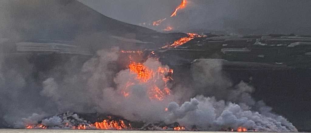 La lava del volcán Cumbre Vieja abarca 10 hectáreas en el mar