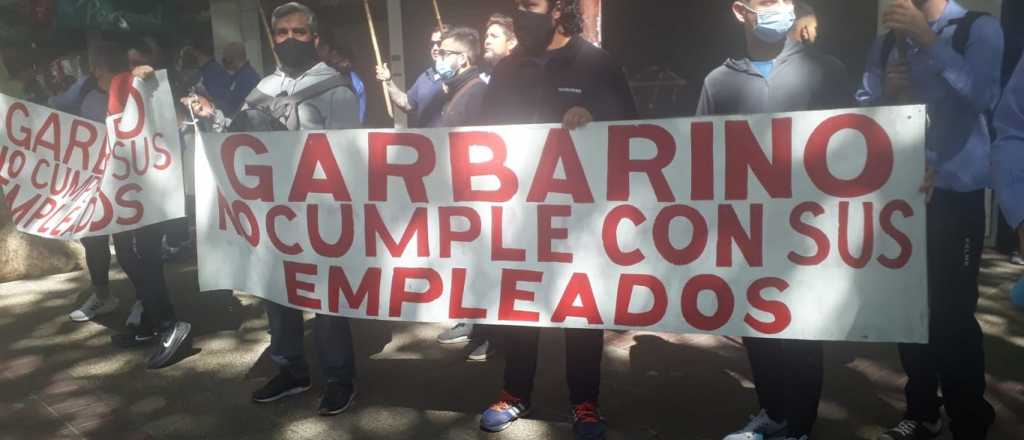 Empleados de Garbarino de Mendoza reclaman que hace 6 meses no cobran