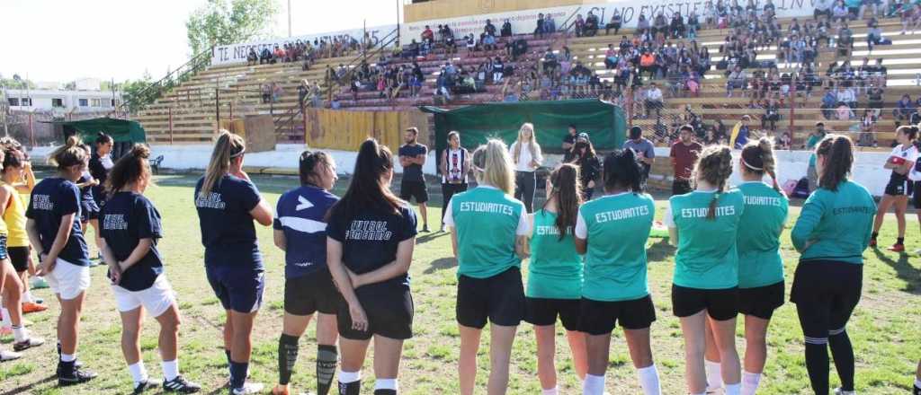 La Selecci&oacute;n Mendocina de F&uacute;tbol Femenino dio su puntapi&eacute; inicial