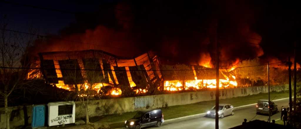 Incendio en tres galpones en un Parque Industrial de Bernal