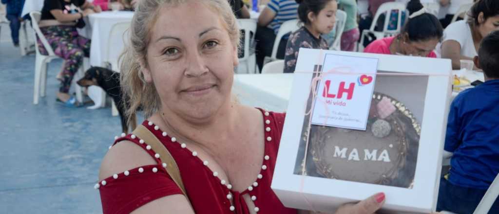 Distritos lasherinos celebran el Mes de las Madres