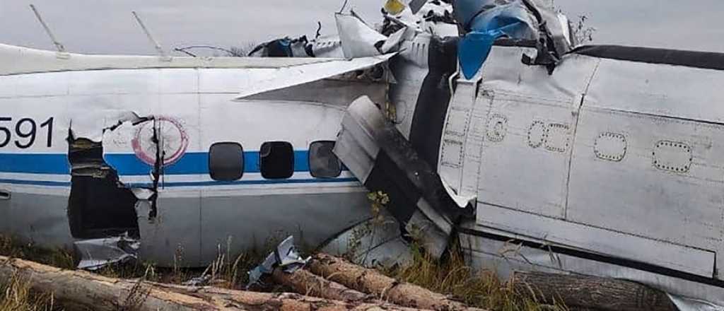 Cayó un avión en Rusia y hay al menos 16 muertos