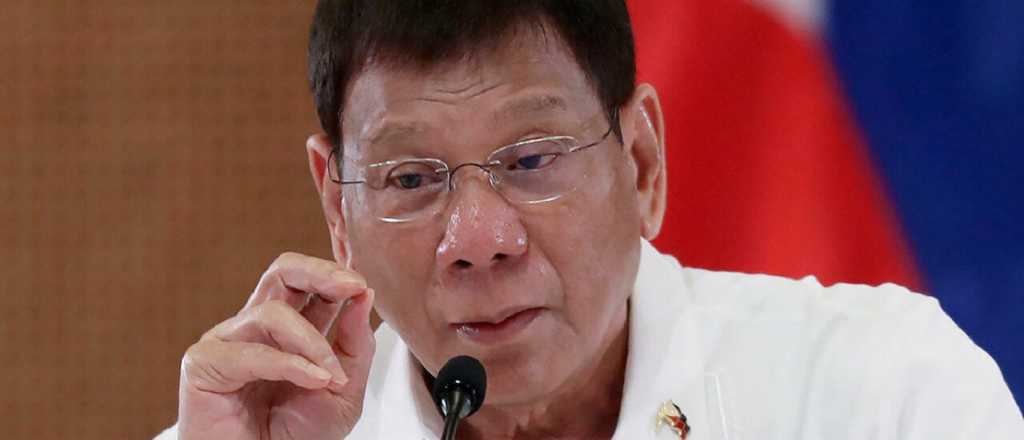 Presidente de Filipinas promete vacunar mientras duermen