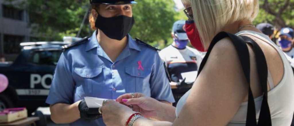 Control y prevención para policías sobre cáncer de mama y de útero