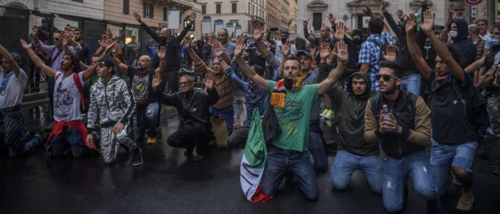 Antivacunas protestaron en Italia por el "pase verde" obligatorio