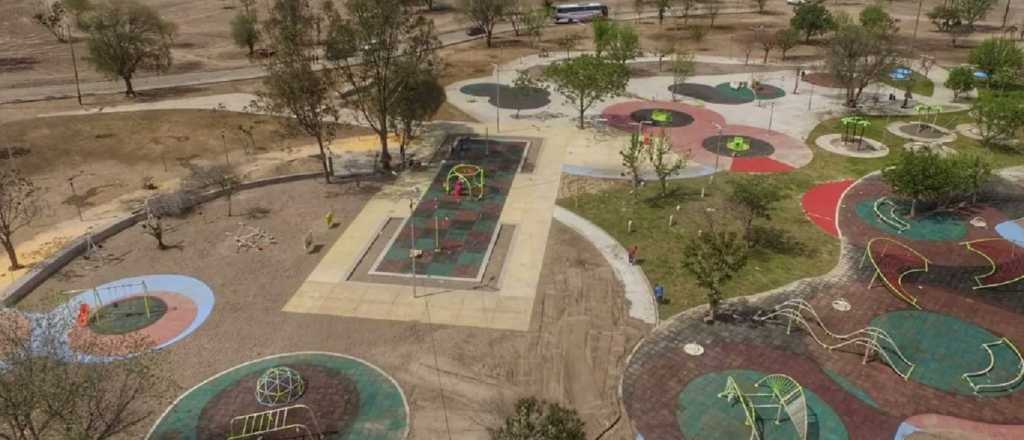 Luján inaugura la Plaza de Juegos Infantiles más grande de Mendoza
