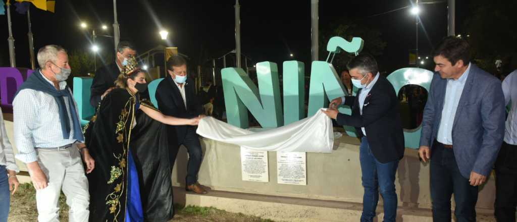 Suarez y Bragagnolo inauguraron la Plaza de Niños en Luján