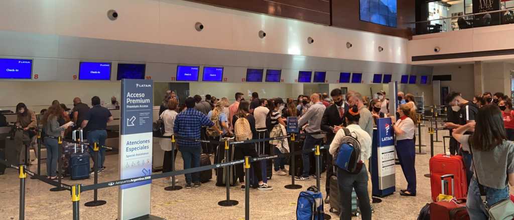 Diez vuelos fueron reprogramados en Mendoza por el paro