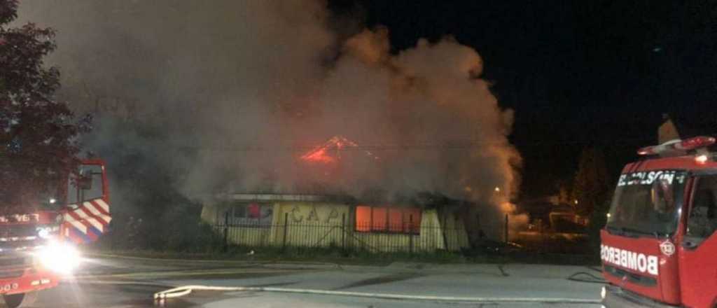 Mapuches incendiaron un club histórico de El Bolsón