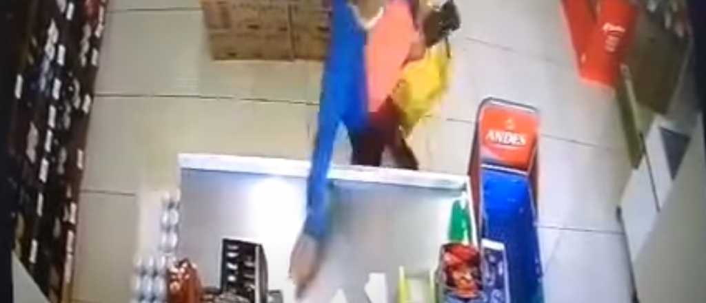 Video: mujer robó una billetera en un Súper de San Rafael