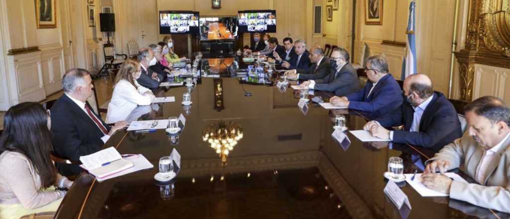 Ante los gobernadores, Alberto bancó el control de precios