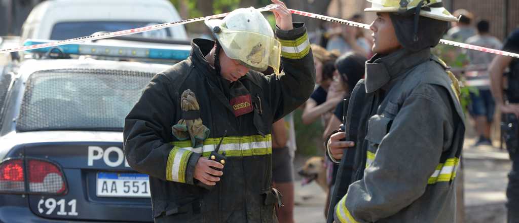 Una pareja está grave tras incendiarse su casa en La Favorita