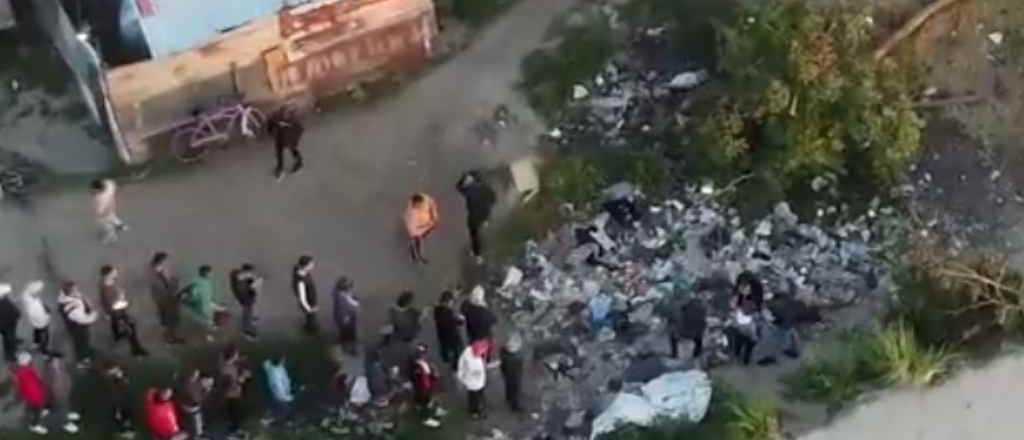 Video: así hacen cola para comprar droga en Villa Fiorito