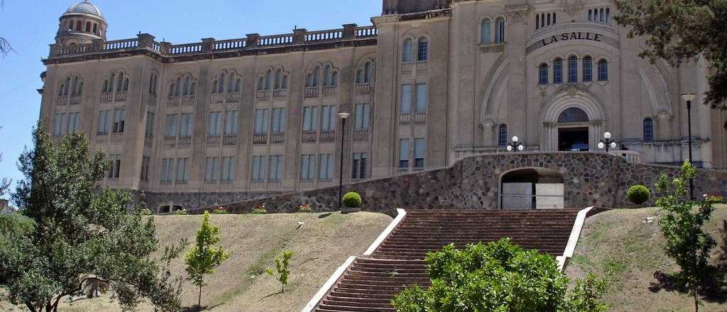 Un colegio de Córdoba suspendió sus clases por un brote de Delta
