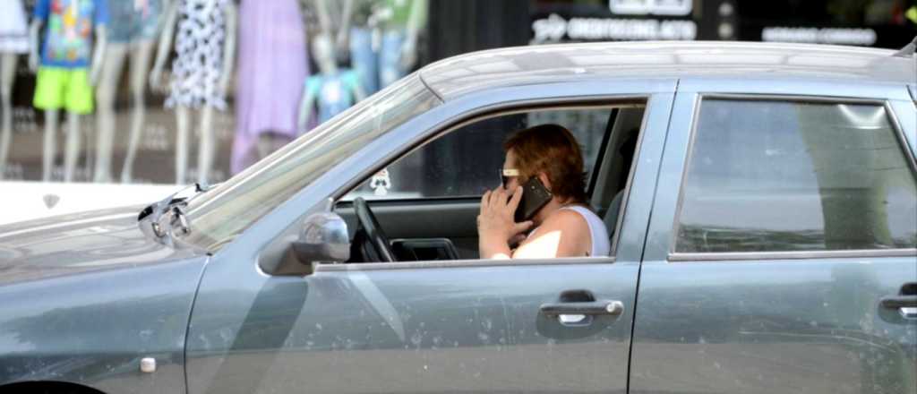 En Mendoza multaron a casi 3 mil conductores por usar el celular en 2021