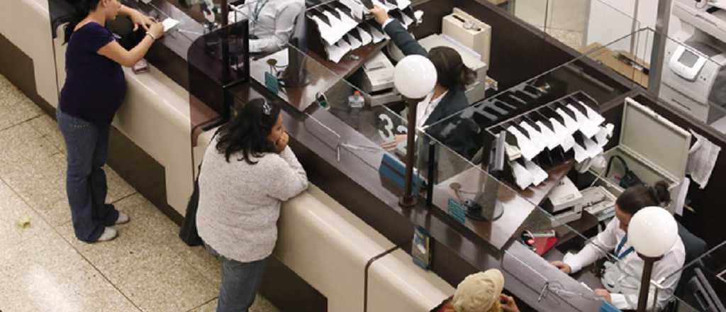 Bancarios acordaron aumento salarial y el básico superará $1.850.000