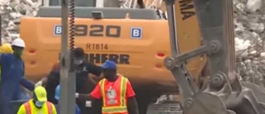 Se derrumbo un edificio en Nigeria y hay al menos 42 muertos