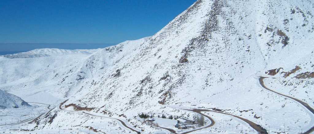 Para atraer argentinos, centros de esquí chilenos ofrecen descuentos del 40%