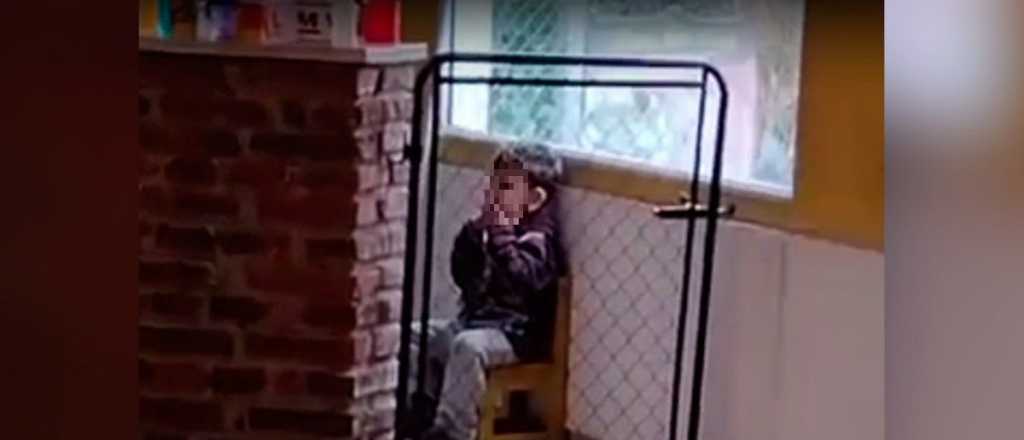 Video: encerraron a un niño en la cocina de la guardería como castigo