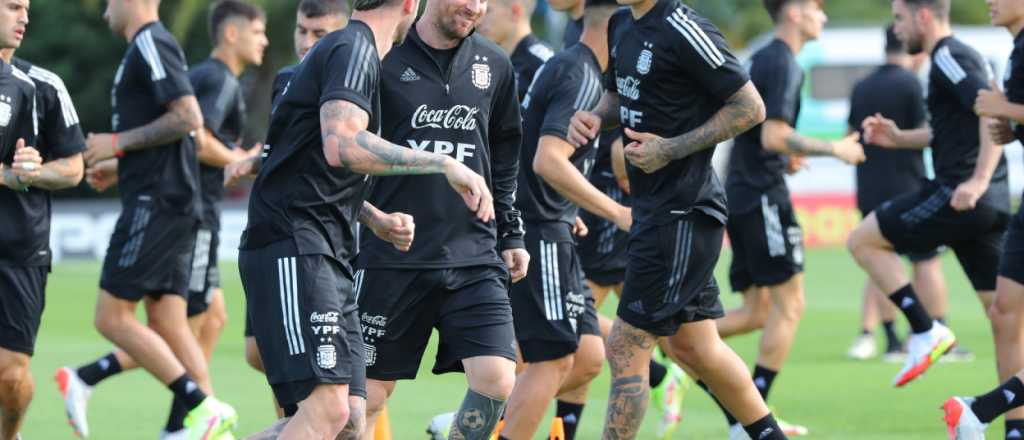 Messi entrenó sin problemas y jugará contra Uruguay