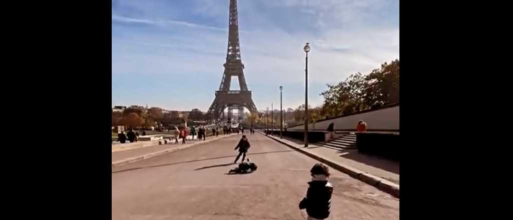 Anto Roccuzzo mostr&oacute; a sus hijos jugando al f&uacute;tbol en la Torre Eiffel
