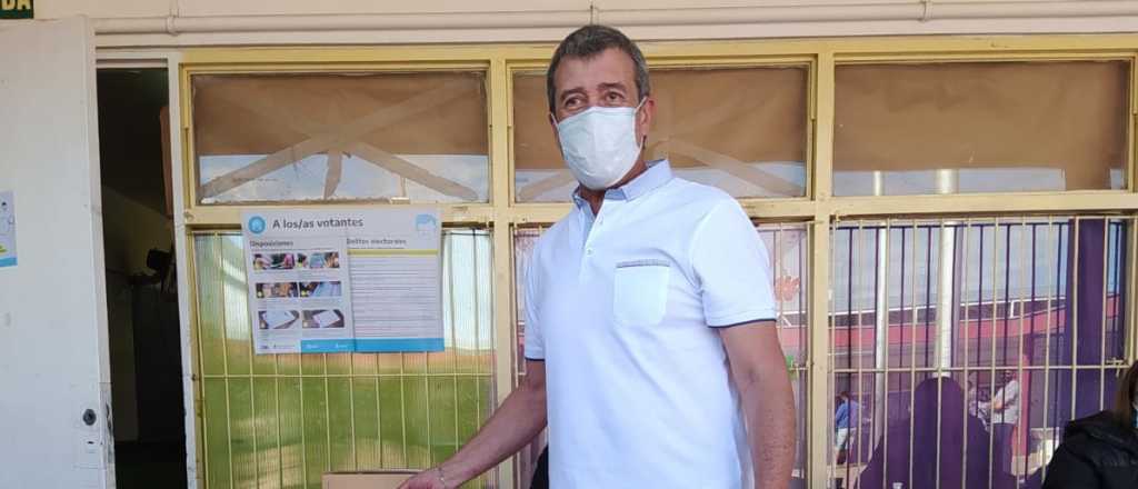 Adolfo Bermejo vot&oacute; en Maip&uacute;: "Vine confiado"